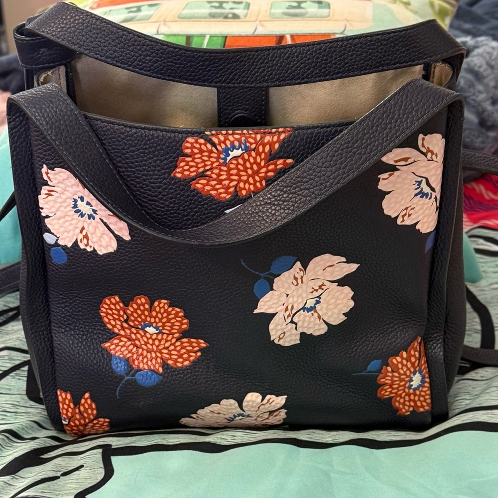 Kate Spade Crossbody Bag with Red and Cream Floral Design - Picture 2 of 7